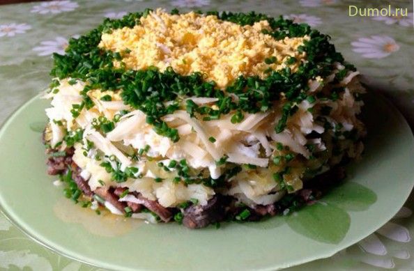 Слоеный салат «Грибы под шубой» с сыром