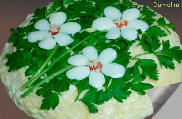 Салат «Три цветка» с грибами и курицей
