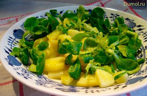 Простой картофельный салат с базиликом