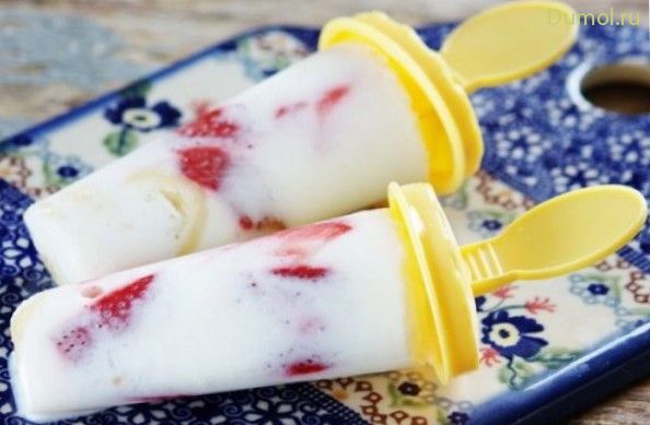 Нежное мороженое из йогурта с фруктами