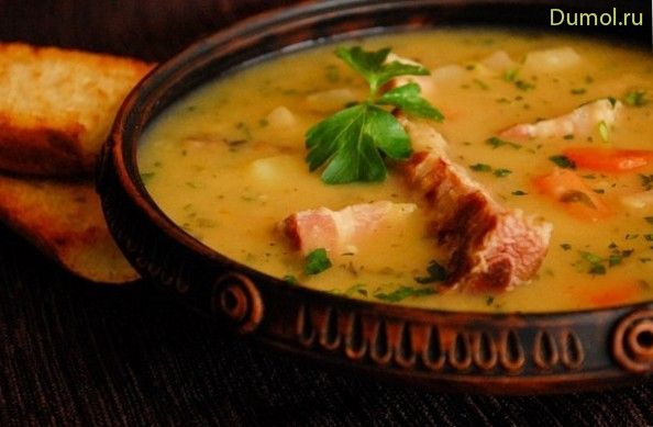 Ароматный гороховый суп с ребрышками и грудинкой