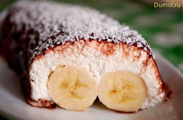 Десерт «Банан под шубой» с творогом