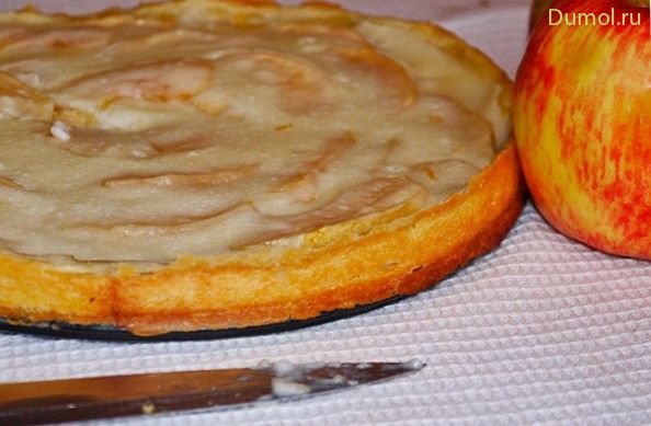 Пирог «Персиковое удовольствие» в сметанной заливке