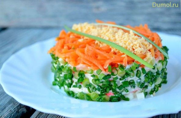 Салат с морковью, сыром и крабовыми палочками