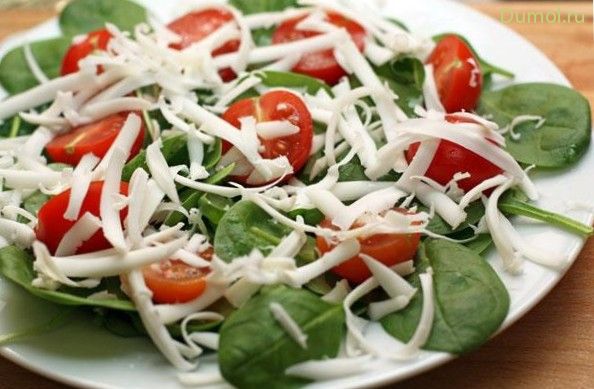 Полезный итальянский салат со шпинатом