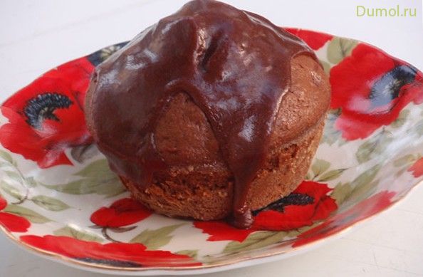 Шоколадный кекс со сливками и фундуком