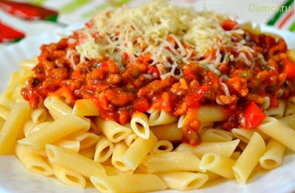Спагетти в соусе «Болоньезе» с сыром