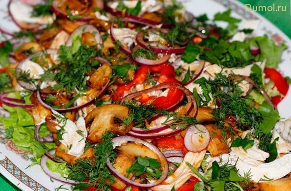 Простой салат с грибами и овощами