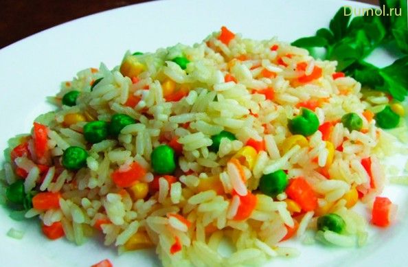 Салат из овощей и бурого риса