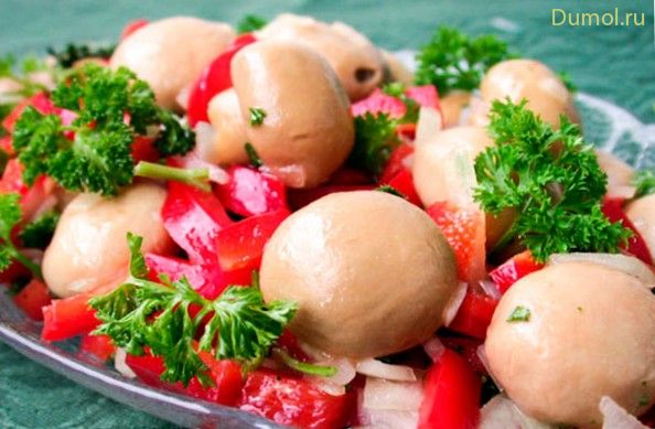 Простой салат с грибами и болгарским перцем