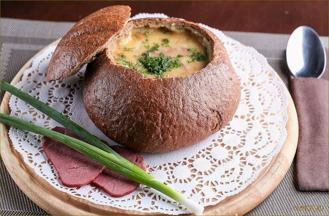 Томатный суп в хлебе 