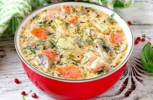 Аппетитный сырный суп с форелью и грибами