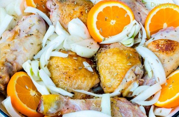 Ароматная курица, запеченная с апельсинами