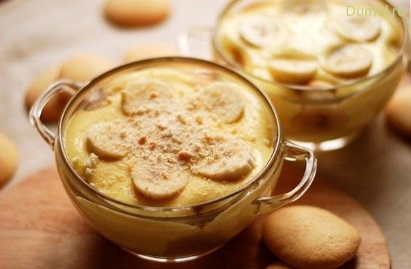 Банановый пудинг на базе из печенья