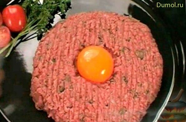 Бифштекс с пикантной приправой по-татарски