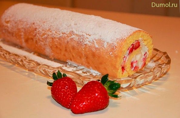 Бисквитный рулет с клубникой в сливках (бисквитный, рулет) Бисквитный рулет с клубникой в сливках