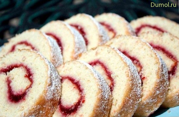 Бисквитный рулет с кокосовой начинкой