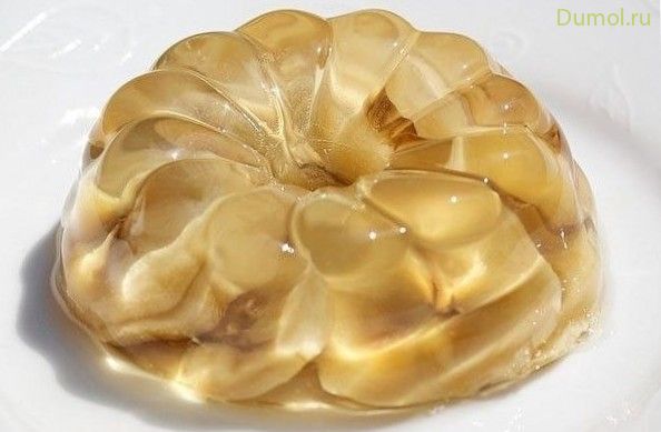 Десертное желе из белого вина с бананами