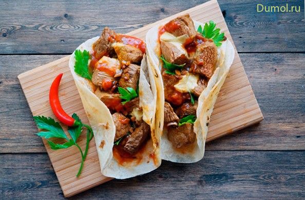 Фахитос по-мексикански с говядиной и лаймом