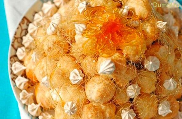 Французский десерт крокембуш с карамелью