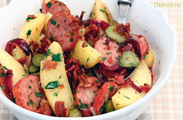 Германский картофельный салат с сосисками