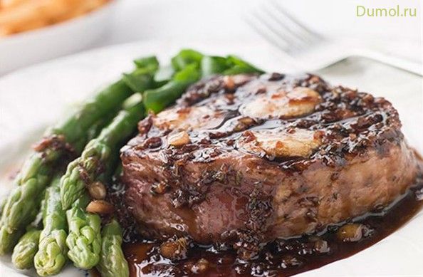 Говяжий стейк в вине Мадера с грибами