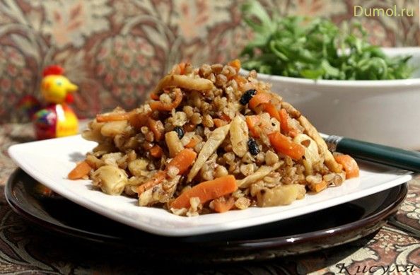 Гречневый плов с курицей и сельдереем