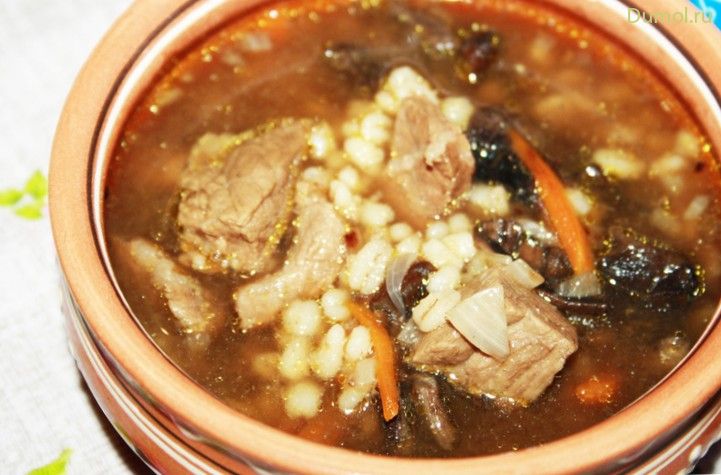 Грибной суп с говядиной и перловкой