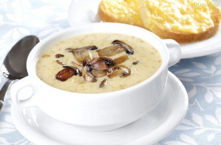 Грибной суп с сыром на курином бульоне
