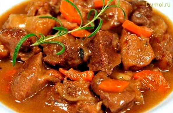 Гуляш говяжий с овощами в мультиварке