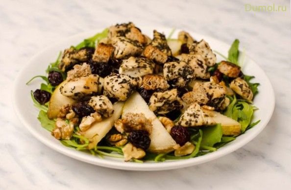 Ямайский куриный салат с грушей