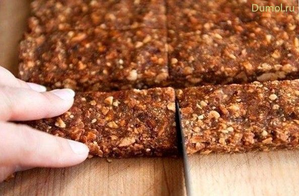 Энергетический батончик с миндалем и вишней