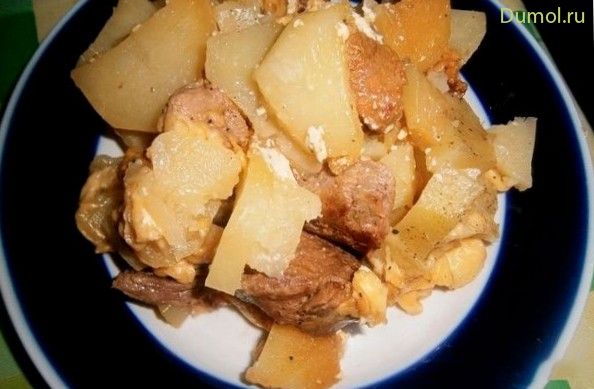 Картофель со свининой под сыром в мультиварке