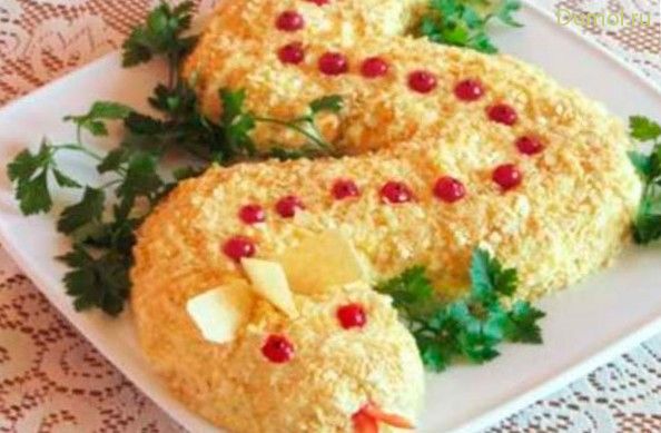 Картофельная «Змейка» с грибами, курицей и чипсами (картофельная, змейка, грибами) Картофельная «Змейка» с грибами, курицей и чипсами