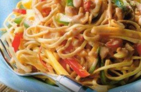 Китайский салат с манго и лапшой