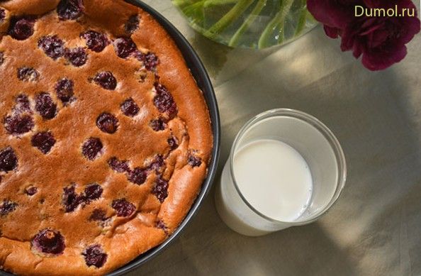 Классический ванильный клафути с вишней