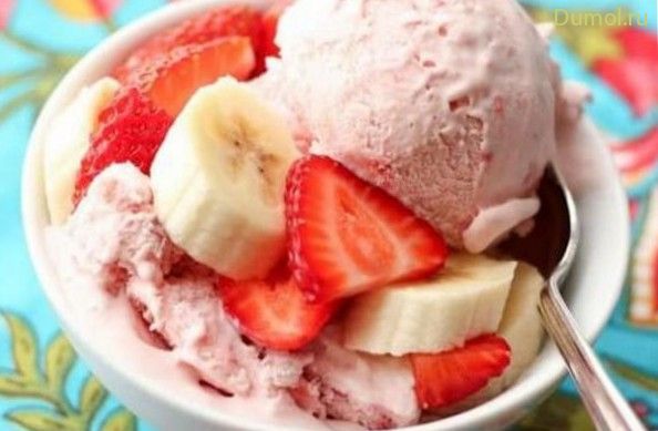 Клубнично-банановое мороженое по-домашнему