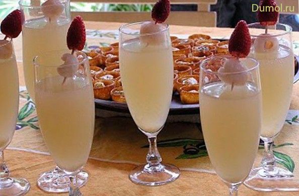 Коктейль с водкой, шампанским и имбирем