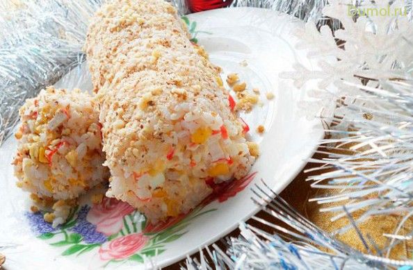 Крабовый салат-рулет с грецкими орехами