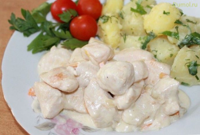 Нежное куриное филе в сметане с чесноком
