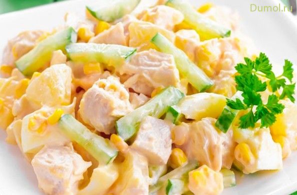 Легкий куриный салат с сыром
