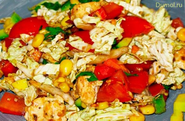 Легкий салат с лимонной курицей