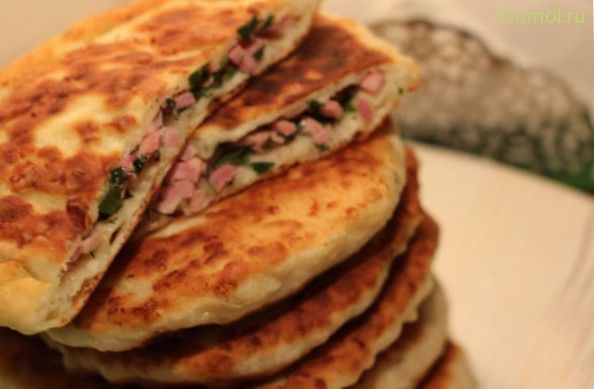 Лепешки на кефире с сыром и ветчиной