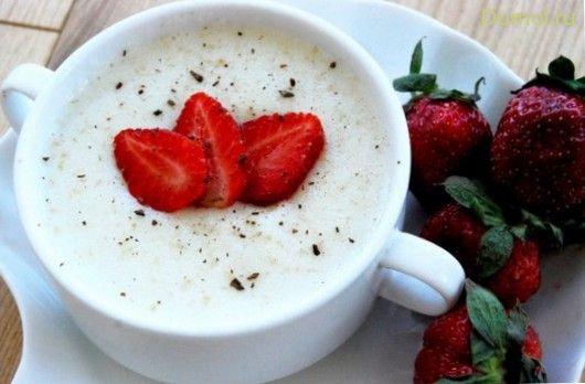Манная каша на сливках с клубникой (манная, каша, сливках) Манная каша на сливках с клубникой
