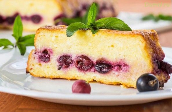 Манник творожный с ягодами