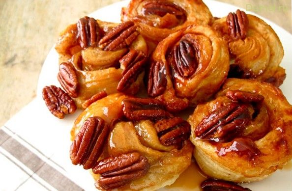 Медовые булочки с орехами и корицей