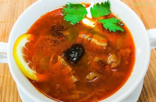 Мясная солянка с почками и салом