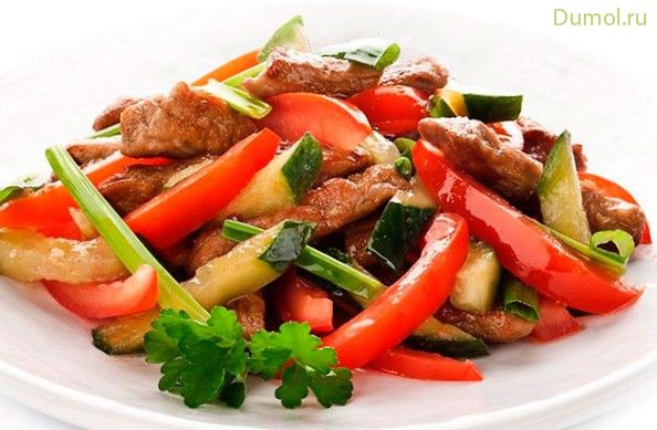 Мясной салат с маринованным огурцом