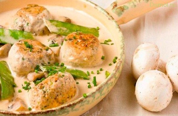 Мясные тефтели в грибном соусе