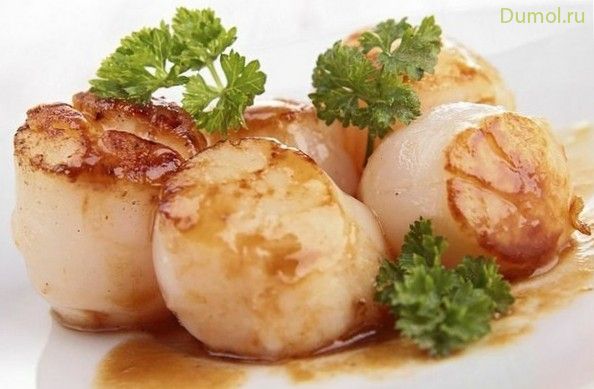 Морские гребешки в лимонном соусе на сковороде
